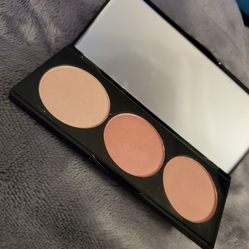Betty Boop Cheek palette & Bonus Liquid lipstick